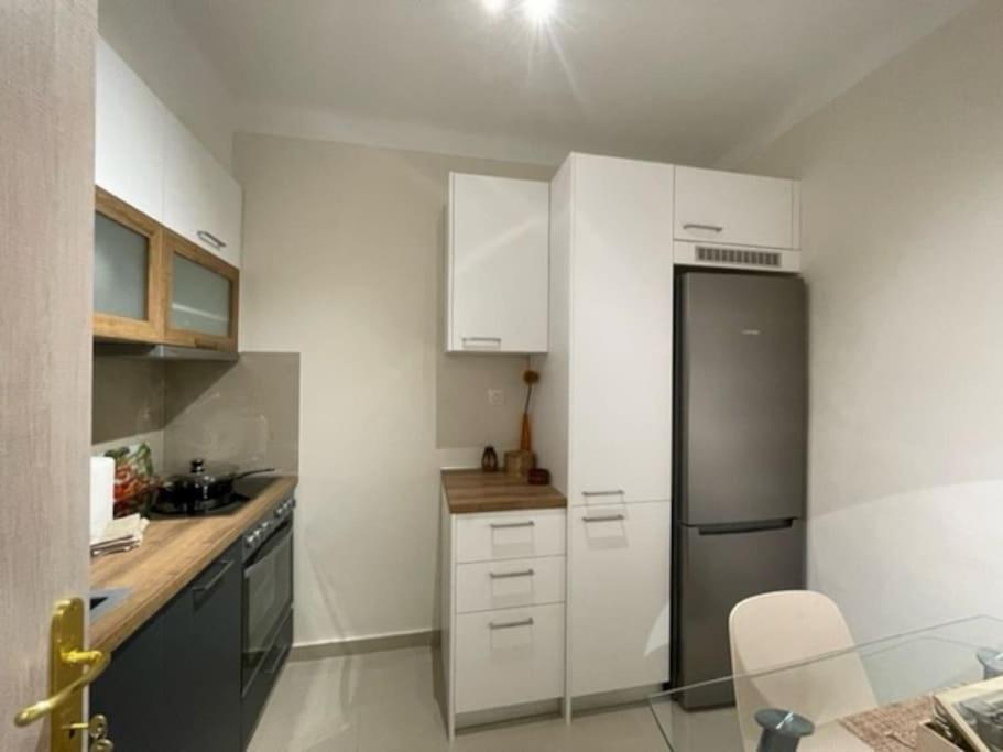 Crimson Suite: 1-Bedroom Apartment In テッサロニキ エクステリア 写真